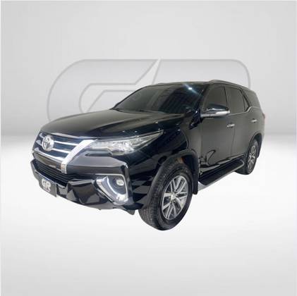 TOYOTA HILUX SW4 2.8 SRX 4X4 7 LUGARES 16V TURBO INTERCOOLER DIESEL 4P AUTOMÁTICO TOYOTA HILUX SW4 2.8 SRX 4X4 7 LUGARES 16V TURBO INTERCOOLER DIESEL 4P AUTOMÁTICO